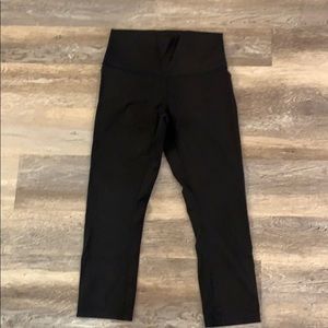 LIKE NEW LULULEMON CROP LEGGING 6